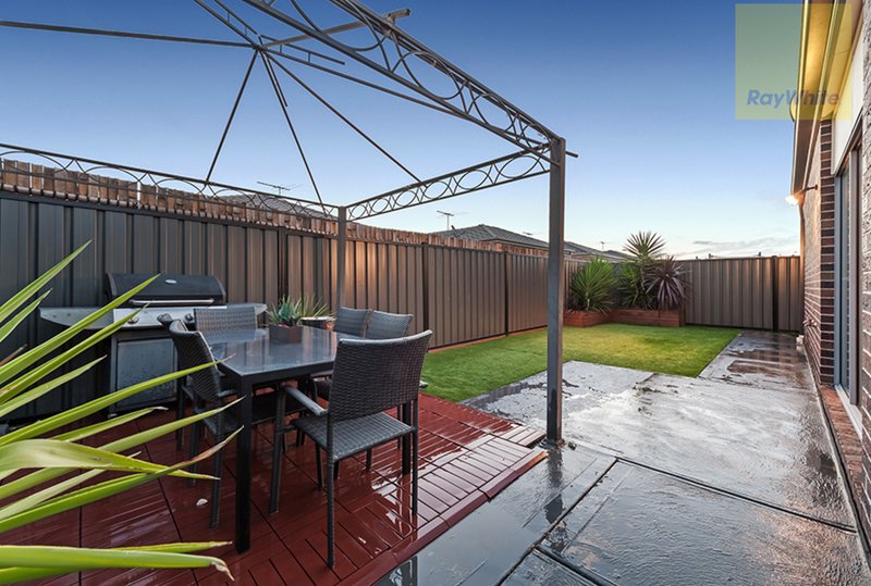 Photo - 31 Fermont Avenue, Craigieburn VIC 3064 - Image 12