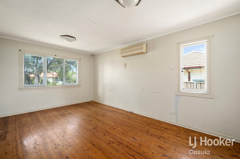 Photo - 31 Fitzpatrick Crescent, Casula NSW 2170 - Image 3