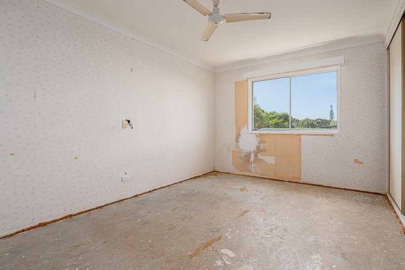 Photo - 31 Fletcher Street, West Gladstone QLD 4680 - Image 14