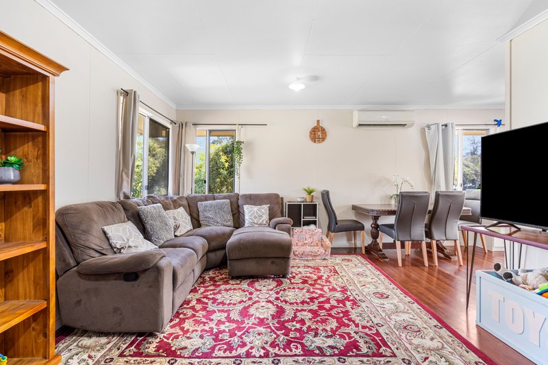 Photo - 31 Flinders Drive, Leichhardt QLD 4305 - Image 5