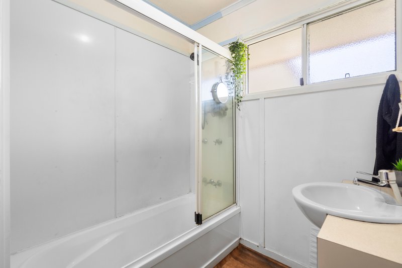 Photo - 31 Flinders Drive, Leichhardt QLD 4305 - Image 14