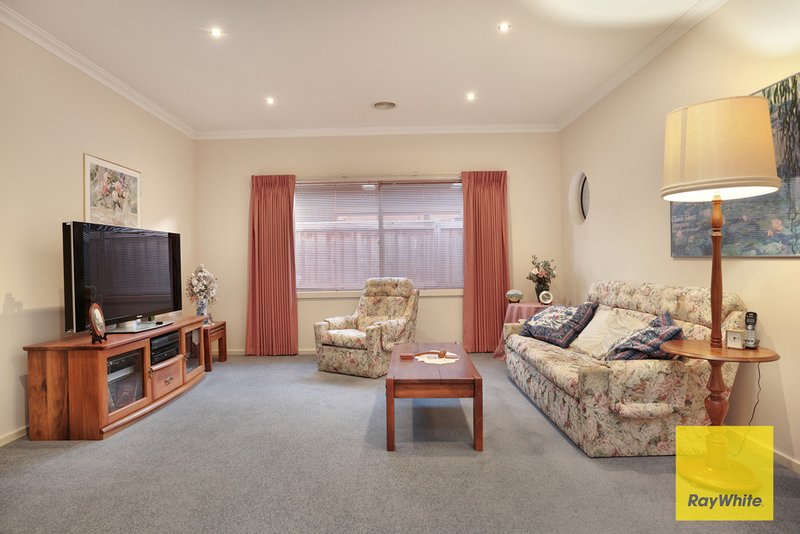 Photo - 31 Fuchsia Crescent, Point Cook VIC 3030 - Image 3