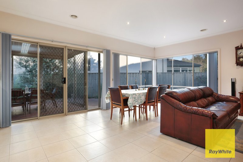 Photo - 31 Fuchsia Crescent, Point Cook VIC 3030 - Image 7