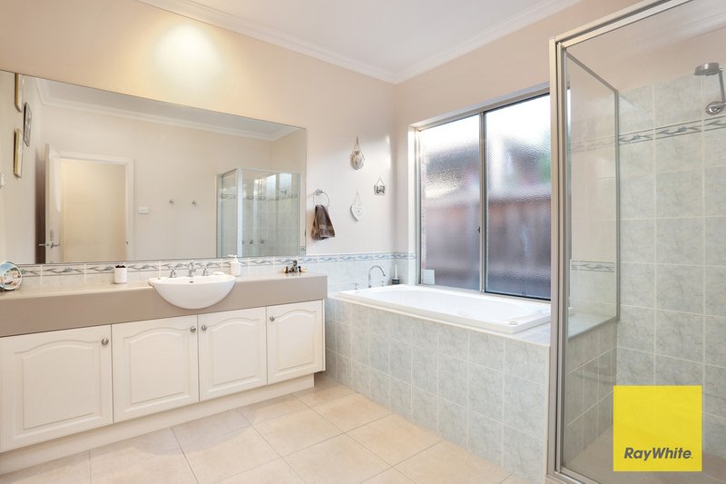 Photo - 31 Fuchsia Crescent, Point Cook VIC 3030 - Image 14