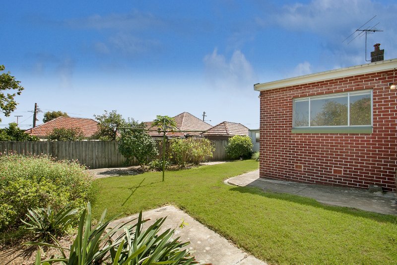 Photo - 31 Gartfern Ave , Five Dock NSW 2046 - Image 2