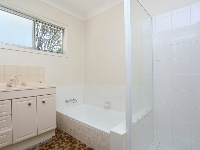 Photo - 31 Gidya Avenue, Bongaree QLD 4507 - Image 6