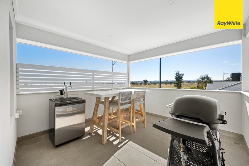 Photo - 31 Glenard Avenue, Strathtulloh VIC 3338 - Image 13
