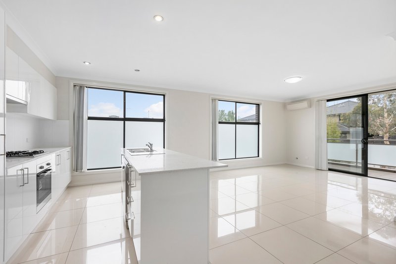 Photo - 3/1 Glenmore Ridge Drive, Glenmore Park NSW 2745 - Image 4