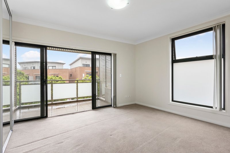 Photo - 3/1 Glenmore Ridge Drive, Glenmore Park NSW 2745 - Image 6