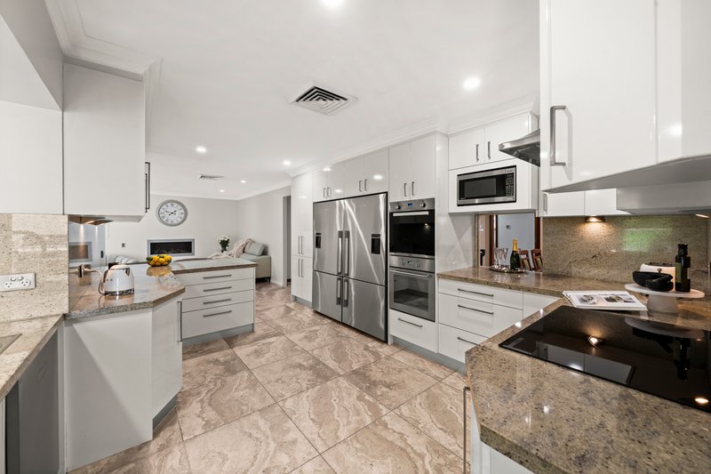 Photo - 31 Glenrowan Avenue, Kellyville NSW 2155 - Image 10