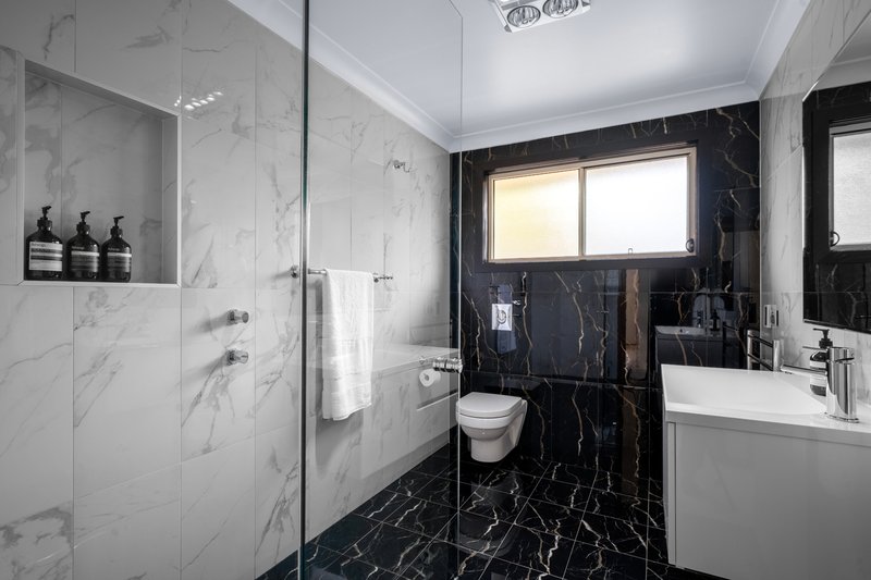 Photo - 31 Glenrowan Avenue, Kellyville NSW 2155 - Image 17