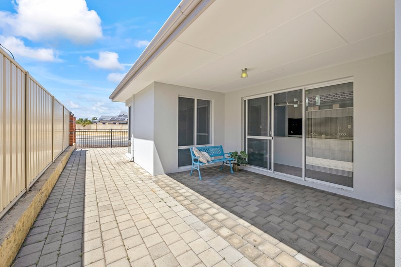 Photo - 31 Gnangara Road, Madeley WA 6065 - Image 18