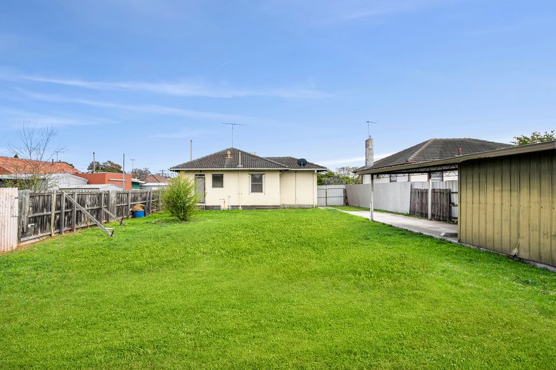 Photo - 31 Granault Parade, Corio VIC 3214 - Image 13