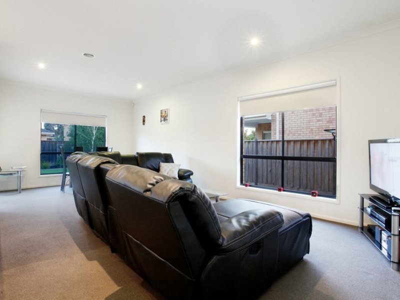 Photo - 31 Halfmoon Terrace, Sanctuary Lakes VIC 3030 - Image 3