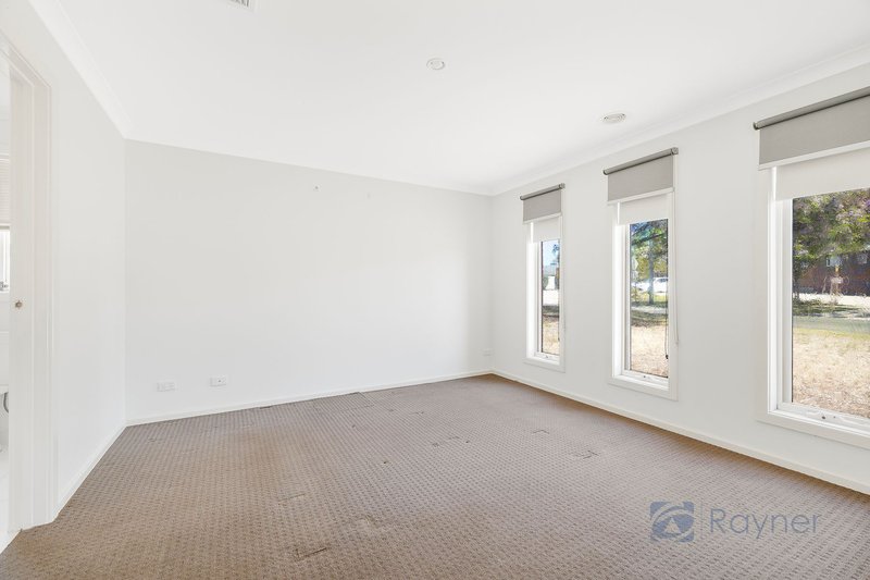 Photo - 31 Harry Vallence Drive, Maddingley VIC 3340 - Image 2