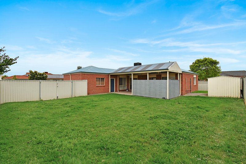 Photo - 31 Hartland Circuit, Pakenham VIC 3810 - Image 10