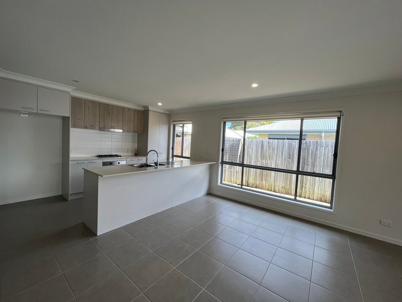 Photo - 31 Helmore Road, Jacobs Well QLD 4208 - Image 4