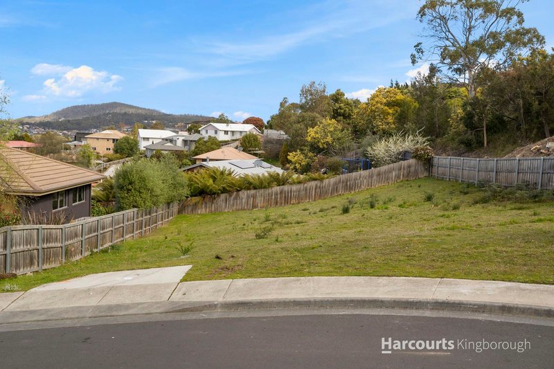 Photo - 31 Hillside Drive, Blackmans Bay TAS 7052 - Image 2