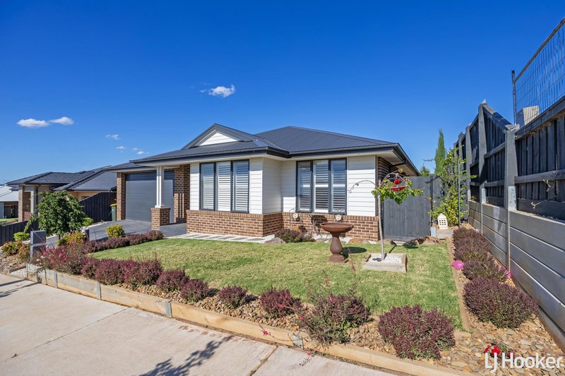 Photo - 31 Hollyhoke Drive, Maddingley VIC 3340 - Image 2