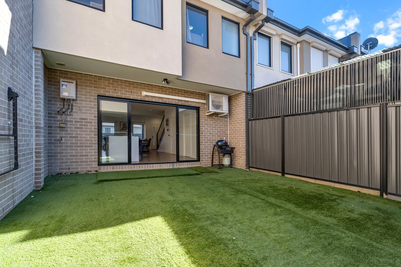 Photo - 31 Honour Street, Craigieburn VIC 3064 - Image 14