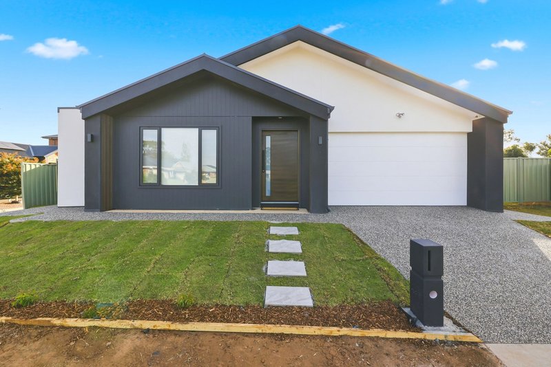 Photo - 31 Horseshoe Circuit, Bacchus Marsh VIC 3340 - Image 3