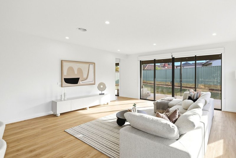 Photo - 31 Horseshoe Circuit, Bacchus Marsh VIC 3340 - Image 5