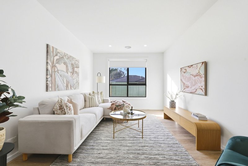 Photo - 31 Horseshoe Circuit, Bacchus Marsh VIC 3340 - Image 9