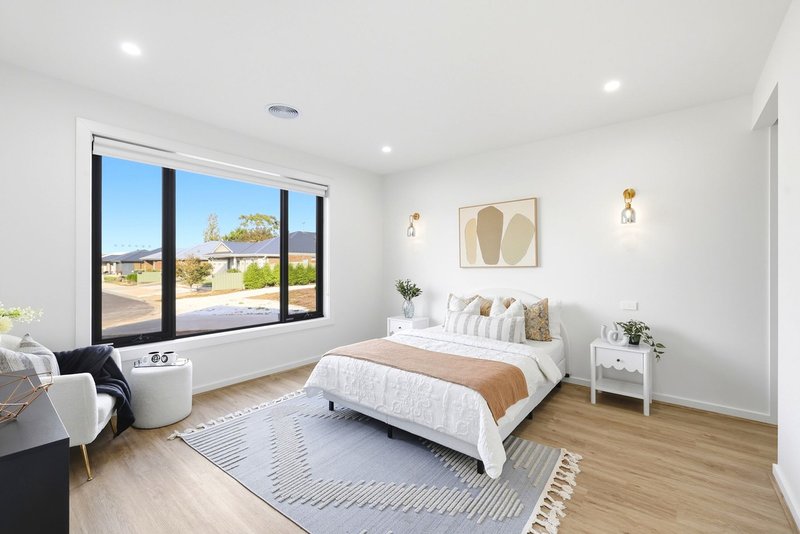 Photo - 31 Horseshoe Circuit, Bacchus Marsh VIC 3340 - Image 11
