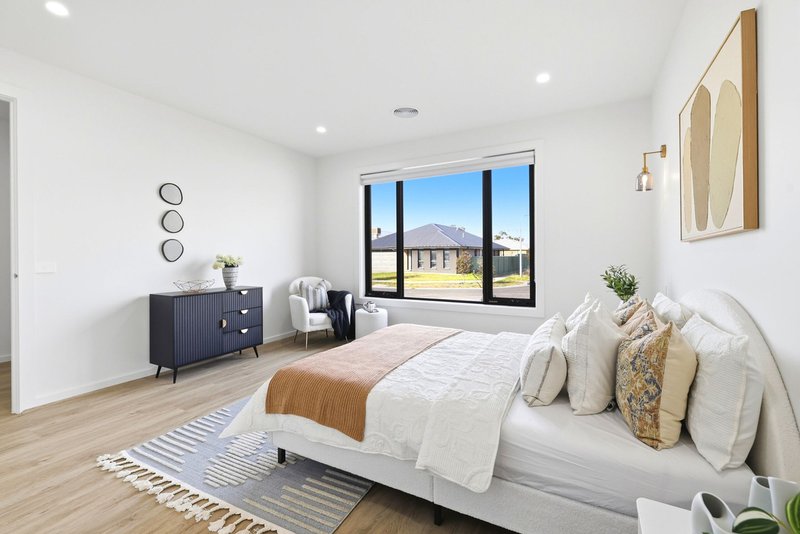 Photo - 31 Horseshoe Circuit, Bacchus Marsh VIC 3340 - Image 12