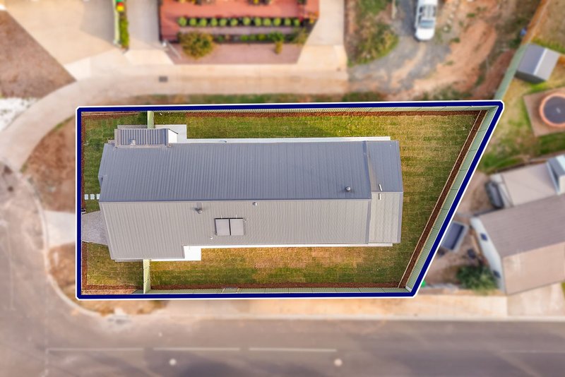 Photo - 31 Horseshoe Circuit, Bacchus Marsh VIC 3340 - Image 24
