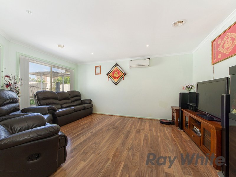 Photo - 31 Howardson Circuit, St Albans VIC 3021 - Image 4