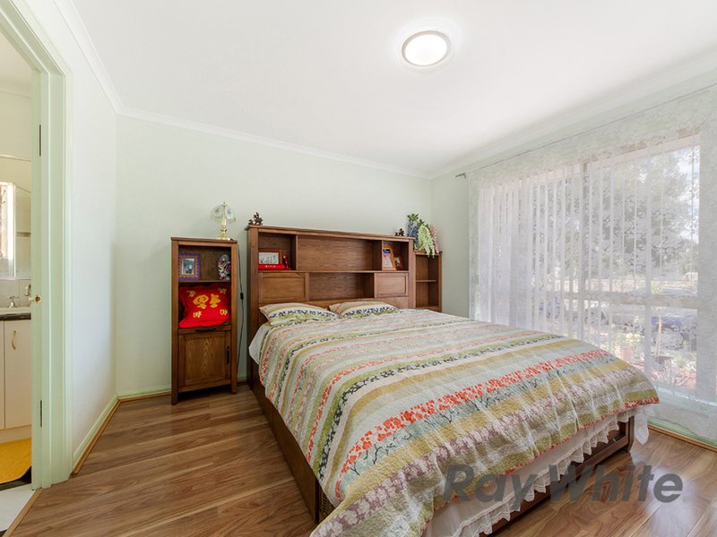 Photo - 31 Howardson Circuit, St Albans VIC 3021 - Image 6