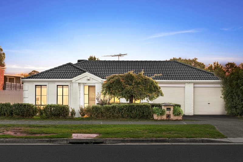 31 Hutchinson Drive, Lynbrook VIC 3975