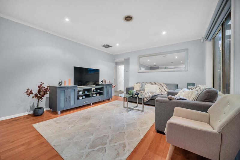 Photo - 31 Hutchinson Drive, Lynbrook VIC 3975 - Image 5