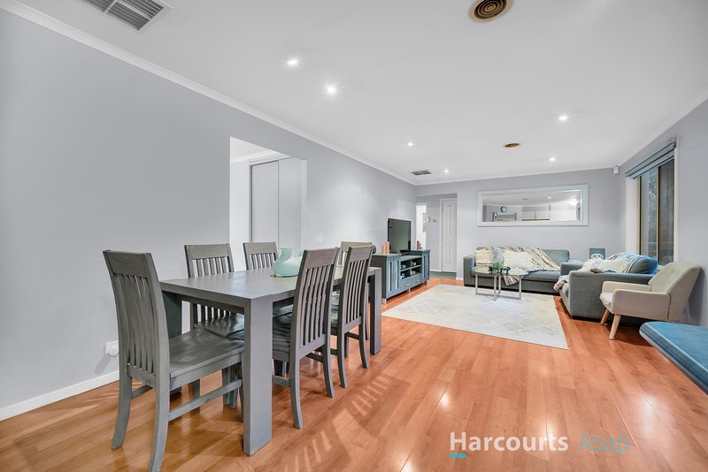 Photo - 31 Hutchinson Drive, Lynbrook VIC 3975 - Image 3