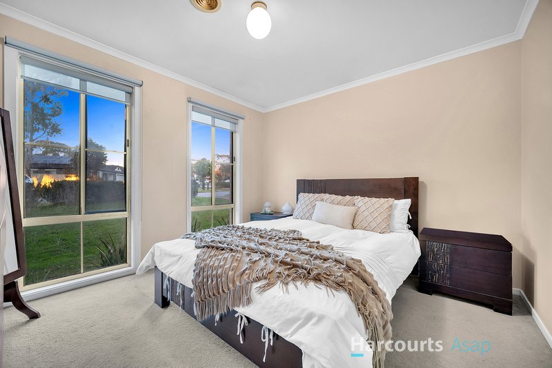 Photo - 31 Hutchinson Drive, Lynbrook VIC 3975 - Image 5