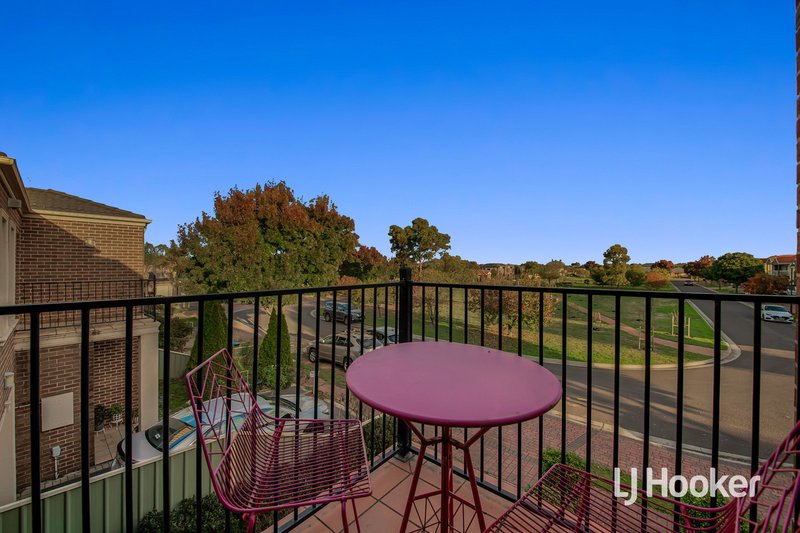 Photo - 31 Hyde Park Terrace, Point Cook VIC 3030 - Image 2