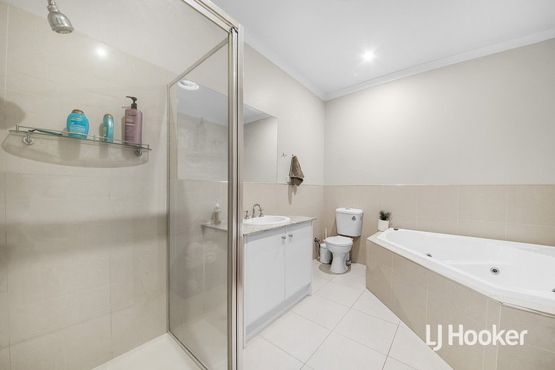 Photo - 31 Hyde Park Terrace, Point Cook VIC 3030 - Image 15