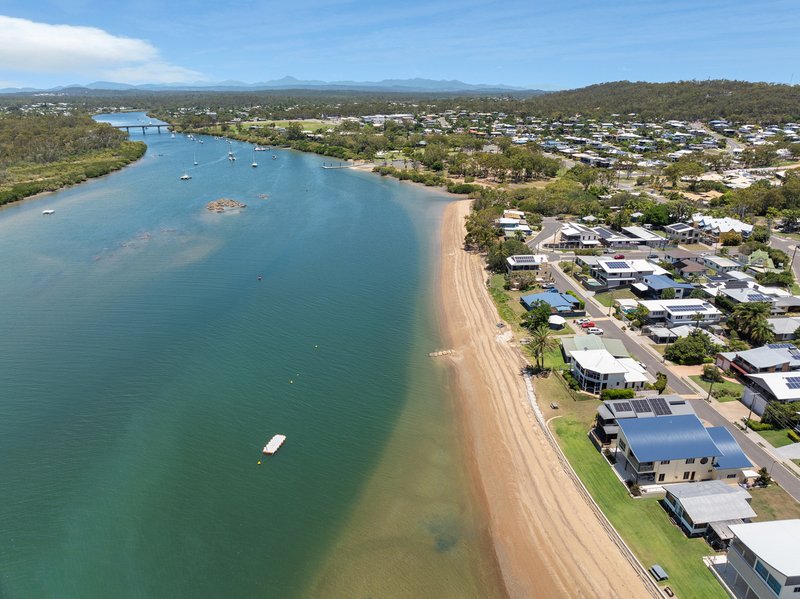 Photo - 31 Island Esplanade, Boyne Island QLD 4680 - Image 14