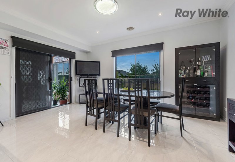 Photo - 31 Jacaranda Drive, Taylors Hill VIC 3037 - Image 9