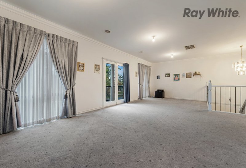 Photo - 31 Jacaranda Drive, Taylors Hill VIC 3037 - Image 10