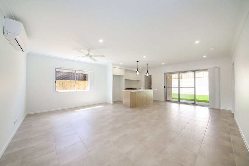 Photo - 31 John Drive, Collingwood Park QLD 4301 - Image 7