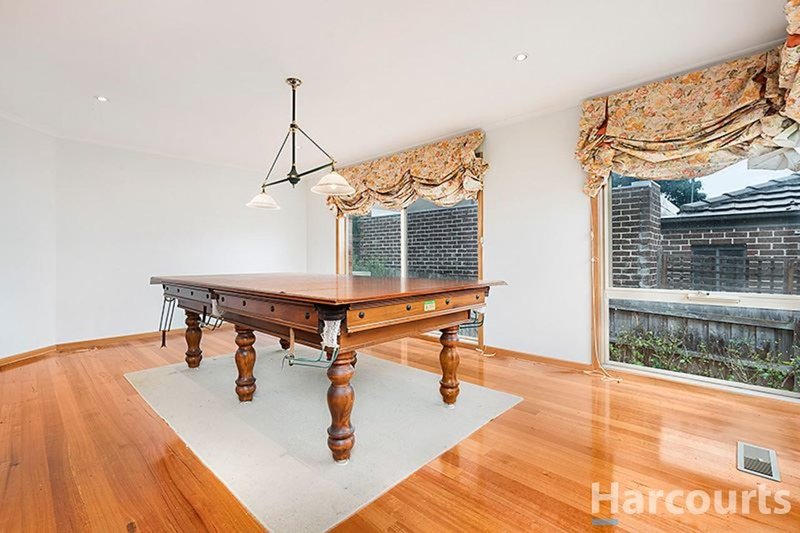 Photo - 31 Jordan Grove, Glen Waverley VIC 3150 - Image 4