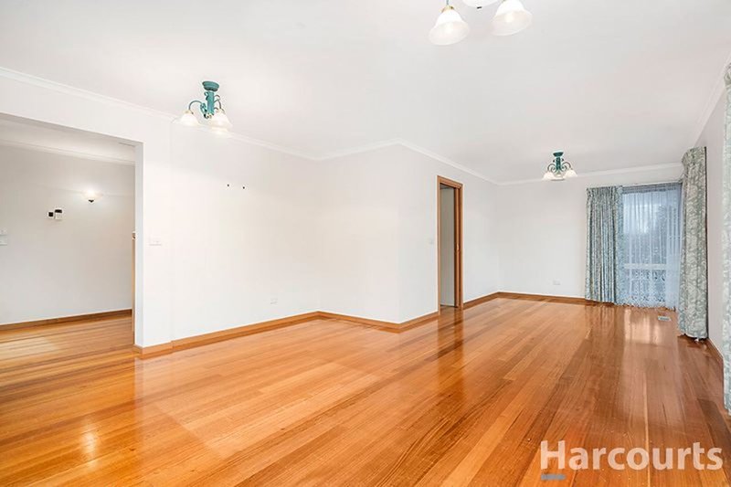 Photo - 31 Jordan Grove, Glen Waverley VIC 3150 - Image 5