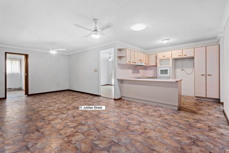 Photo - 31 Jubilee Street, Greenslopes QLD 4120 - Image 3