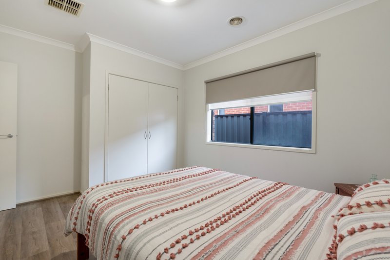 Photo - 31 Kensley Circuit, Craigieburn VIC 3064 - Image 8