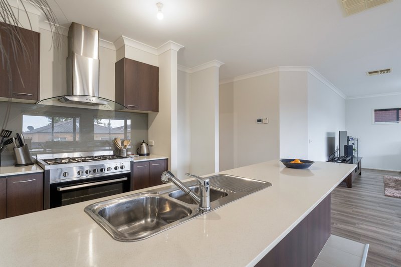 Photo - 31 Kensley Circuit, Craigieburn VIC 3064 - Image 15