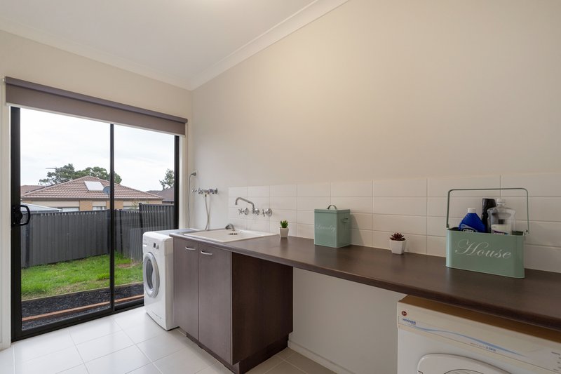 Photo - 31 Kensley Circuit, Craigieburn VIC 3064 - Image 19
