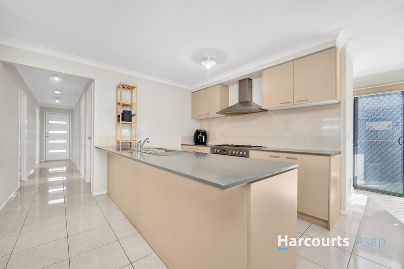 Photo - 31 Kilmarnock Way, Clyde North VIC 3978 - Image 4