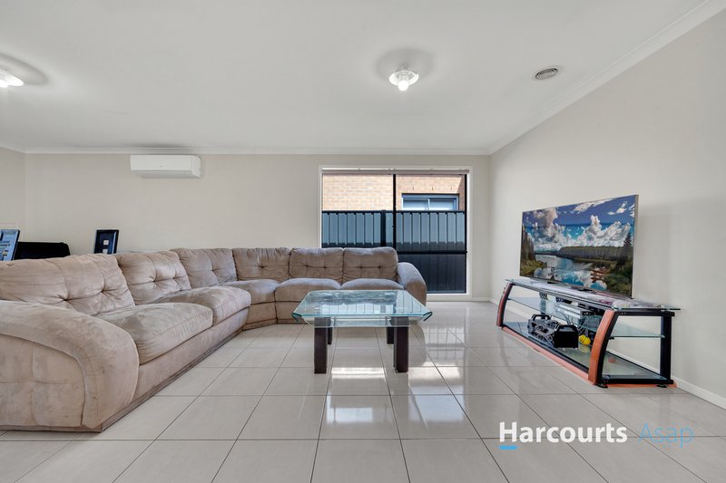 Photo - 31 Kilmarnock Way, Clyde North VIC 3978 - Image 6